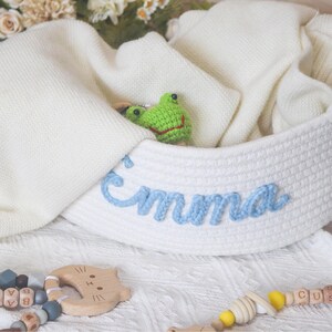 Babyparty-Geschenkkorb, personalisierter Osterkorb mit Kindernamen, benutzerdefinierter Namenskorb, Hunde / Katzenspielzeugkorb, Neugeborenen-Baby-Kinderzimmergeschenk