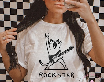 Camiseta Rock Cat tocando la guitarra Comfort Colors® / Camiseta divertida de gato estrella de rock / Meme divertido del Año Nuevo 2020 / Humor para adultos / Camiseta para amantes de los gatos / Camiseta para amantes de la música