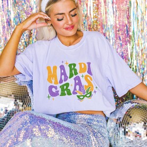 Distressed Mardi Gras Mask Comfort Colors® Tee Shirt | Fun Mardi Gras Shirts | Oversized Mardi Gras Shirts | Carnival Outfit | S511