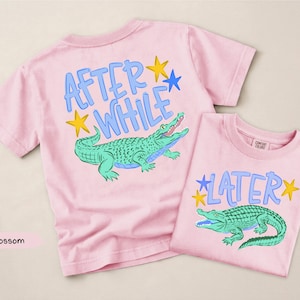 Camiseta Kids Later Gator Comfort Colors® con estampado / Parte delantera y trasera. Camiseta After A While con estampado de cocodrilo / Camiseta After While con estampado de cocodrilo y caimán para niños. imagen 9