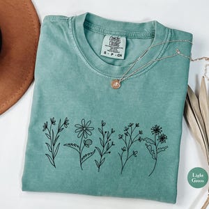 Camiseta Wildflowers Cottagecore Comfort Colors® / Sudadera retro minimalista con flores silvestres / Camisas para mujeres / Amantes de la naturaleza / S141