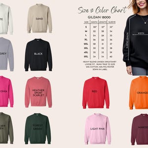 Puede incluir: Imagen de sudaderas unisex Gildan 18000 en varios colores, incluyendo blanco, negro y rojo. Tambi&eacute;n se muestra una tabla de tallas y colores, con medidas en cm para ancho, largo y largo de manga.