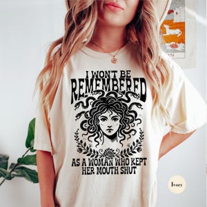 Camiseta Feminista &quot;No seré recordada como una mujer que mantuvo la boca cerrada&quot; Comfort Colors® / Camiseta Feminista / Regalos Feministas de Girl Power