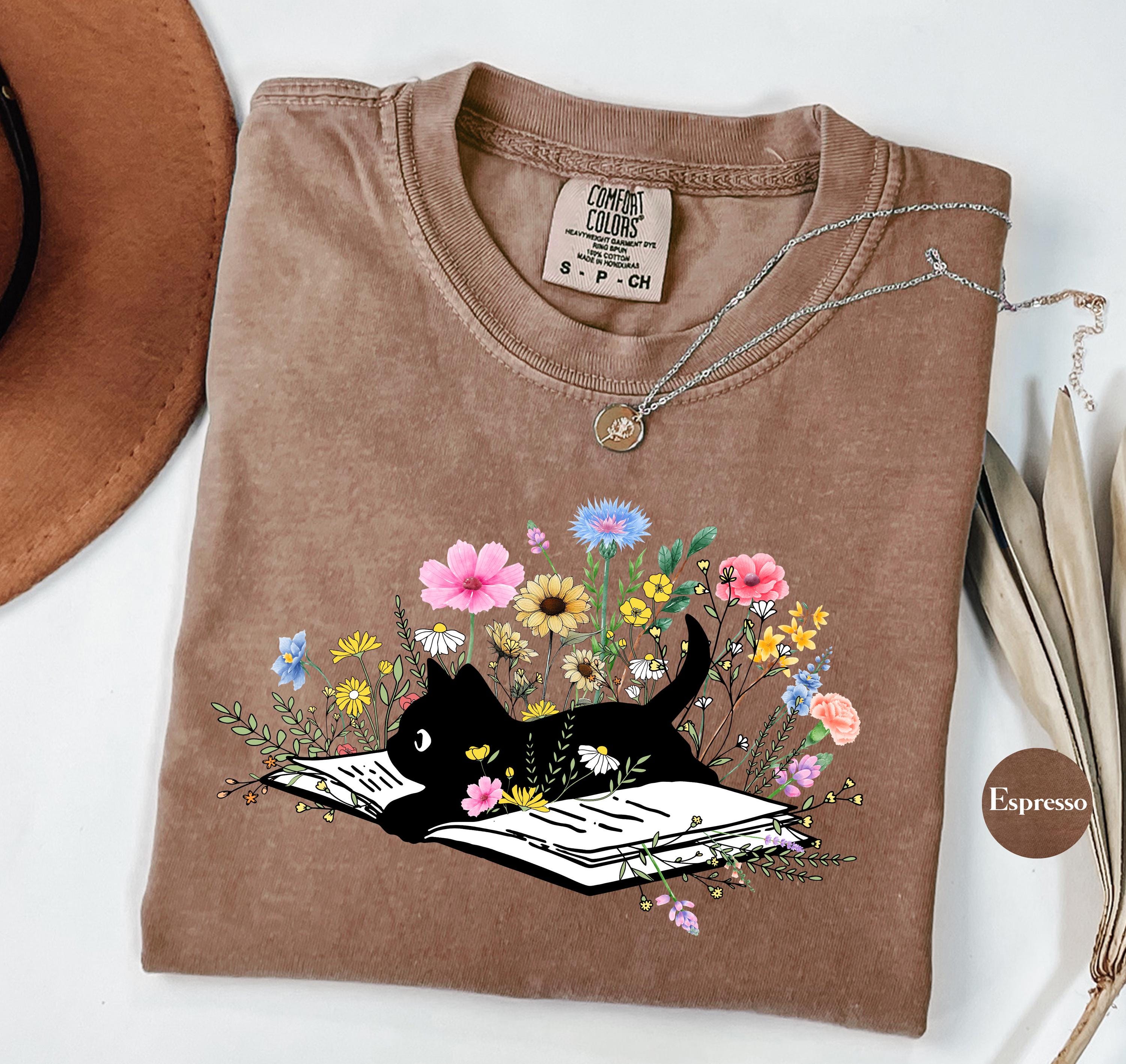 花柄黒猫コンフォートカラーズ®シャツ | 猫好きTシャツ | 読書好き本 