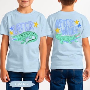Camiseta Kids Later Gator Comfort Colors® con estampado / Parte delantera y trasera. Camiseta After A While con estampado de cocodrilo / Camiseta After While con estampado de cocodrilo y caimán para niños. imagen 16