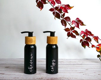 Travel toiletries set x2 bottles 100ml. Choose +15 colours & 6 design styles. Reusable aluminum bottles for shampoo, soap or lotion.