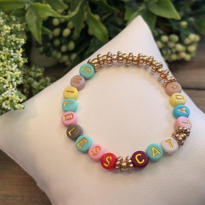 Pulsera de la amistad Cat Lady sin hijos - Kamala Harris Merch - Pulsera elástica con palabras - Accesorios Cat Lady - Hecha a mano por encargo