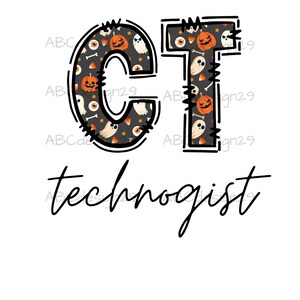 Puede incluir: Un diseño de Halloween con las letras "CT" rellenas de calabazas, fantasmas y caramelos sobre un fondo gris oscuro. La palabra "technologist" está escrita debajo en cursiva.