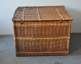 Large Vintage Basket with Lid, 1940s