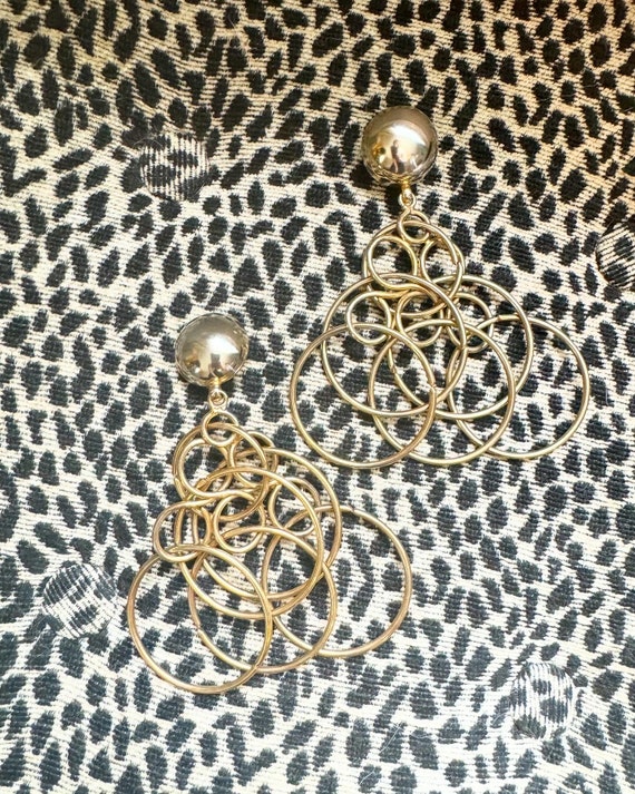 Vintage 1970’s Gold Dramatic Disco Clip-On Earring
