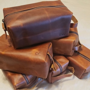 Men&#39;s Leather Dopp Kit, Personalized Groomsman Gift, Men&#39;s Leather Toiletry Bag, Mens Shaving Bag, Anniversary Gift for Man, Birthday Gift