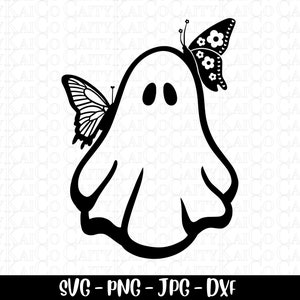 Puede incluir: Una silueta en blanco y negro de un fantasma con dos mariposas en la parte superior de su cabeza. Las mariposas tienen alas detalladas y están orientadas en diferentes direcciones.
