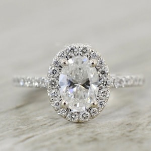1 CT Oval Cut Moissanite Verlobungsring 14K Weißgold Ehering Oval Cut Halo Jubiläumsring Versprechensring für ihren Jahrestag