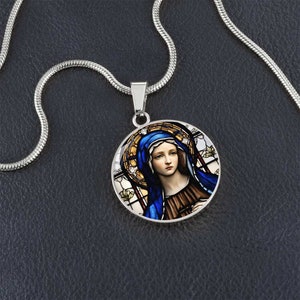 Collar grabado de la Virgen María, vidrieras de la Virgen María, joyas cristianas, regalos cristianos, collar de la Virgen María, collar católico