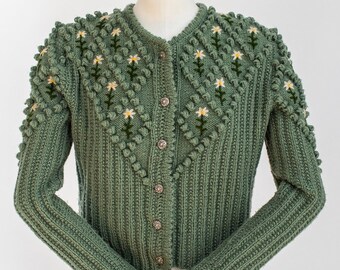 Cardigan vintage autrichien tricoté à la main TAILLE S / Cardigan brodé en laine vert / Tricot de base Cottage vintage