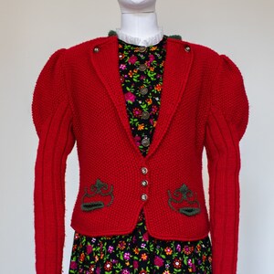 Cardigan vintage austriaco lavorato a mano / Cardigan ricamato in lana floreale rossa / Vintage Cottage Core Knit Taglia M