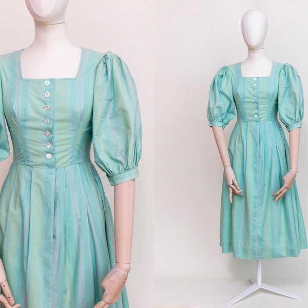Vintage Österreichisches Mintblau Kariertes Kleid | Cottagecore Midi Folklore Kleid Größe XS | 1990er Jahre Grünes Kleid aus Baumwolle mit Spitze und Rüschen