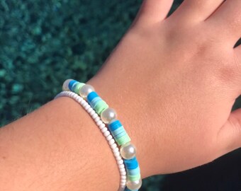 Seaside waves bracelet! (Side note only comes with the blue bracelet, not the white one!)