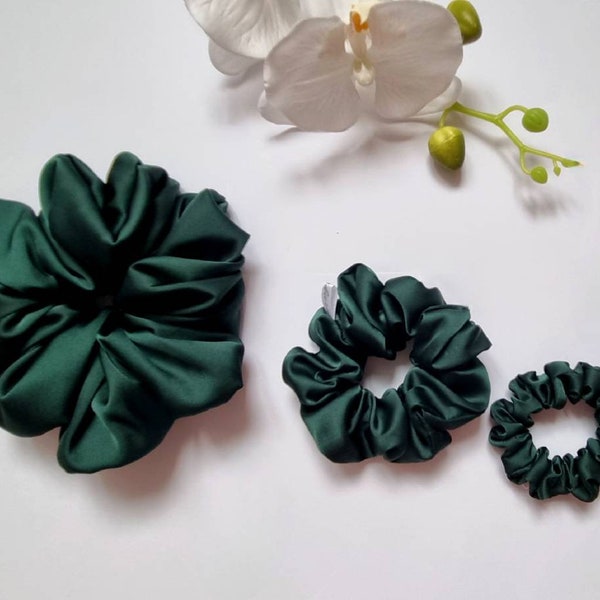 Scrunchies satin de viscose vert sapin, rouge, bleu marine, green scrunchie, cadeau pour elle, bridesmaid gift