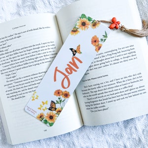 Personalized Name Bookmarks: Butterfly/Sunflower | Unique Gift Ideas | Gifts for Bookworms | Friend Gifts | Beautiful Book Accessory
