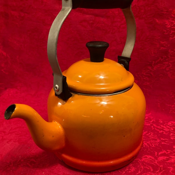 Vintage Le Creuset Orange 2.2 Quart Tea Kettles Teapot  -139-