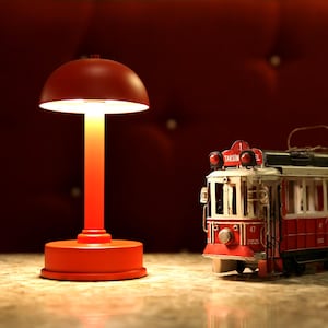 Lámpara de mesa turca inalámbrica moderna Retroline / Lámpara de escritorio decorativa y recargable / multiusos para el hogar, restaurante, cafetería, oficina UZAY RED