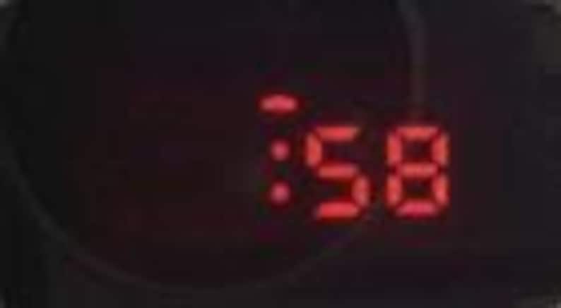 Time-shop-uk Retro LED watch - Gold - Homage to the 1970s vintage Digital LED LCD Space Age Futuristic watches 29 image 10