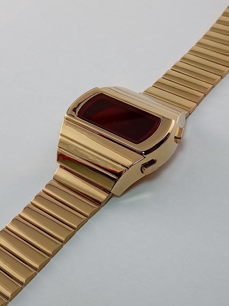 Time-shop-uk Retro LED watch - Gold - Homage to the 1970s vintage Digital LED LCD Space Age Futuristic watches 29 image 4