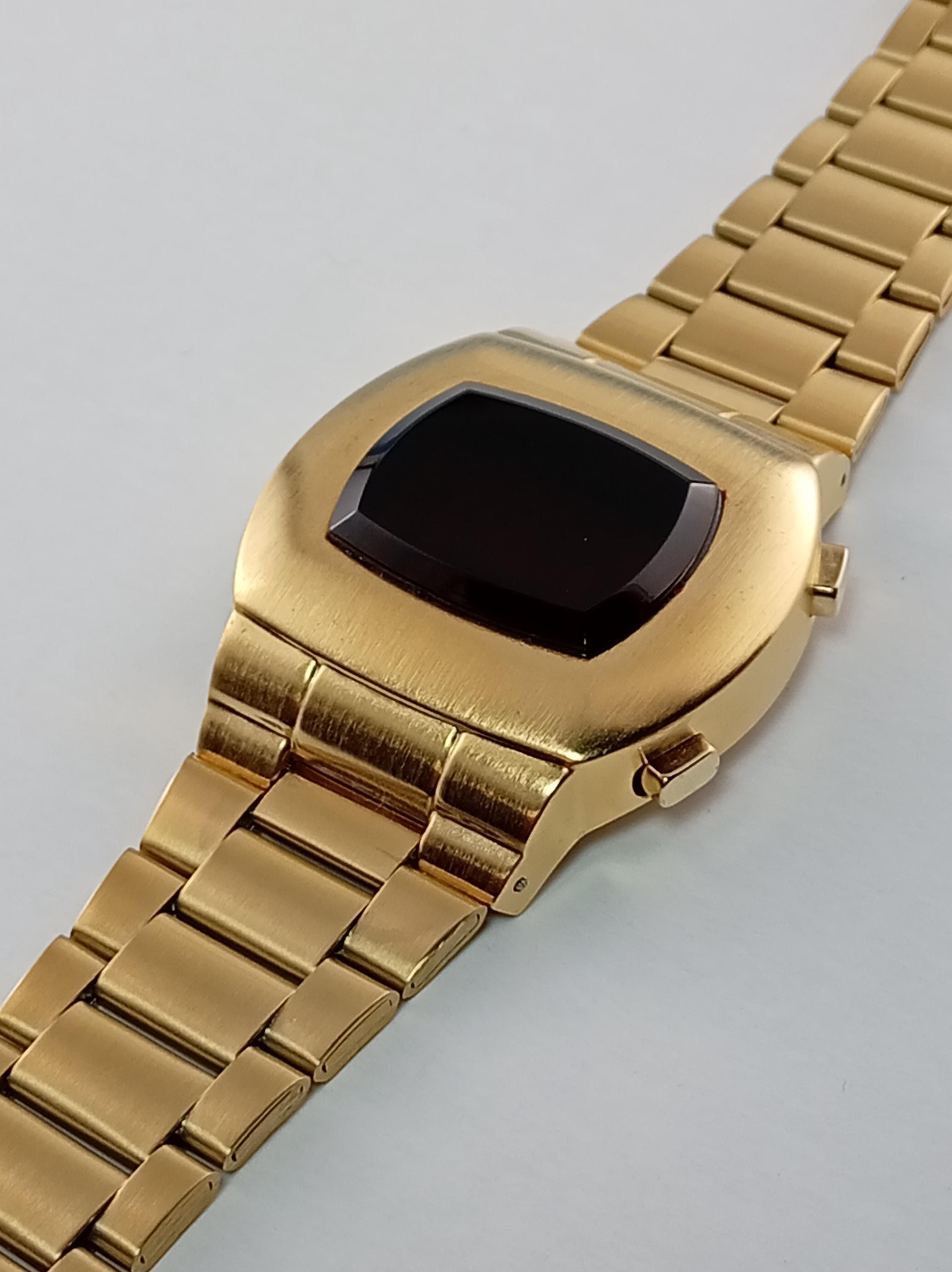 Time-shop-uk Retro LED Watch - Gold - Homage to the 1970s Vintage ...