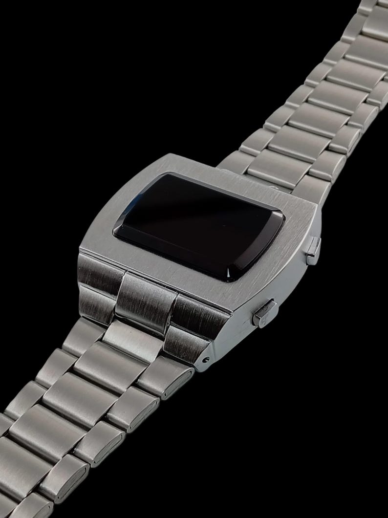 Time-shop-uk Retro LED Watch - Silver - Homage to the 1970s Vintage ...