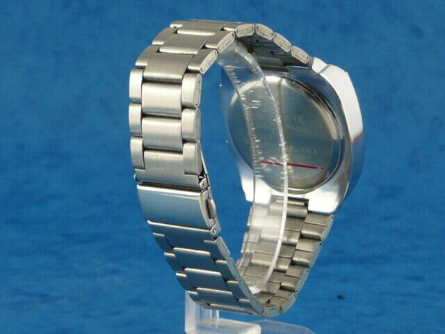 Time-shop-uk Retro LED Watch - Silver - Homage to the 1970s Vintage ...