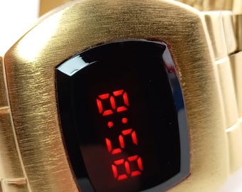 Time-shop-uk Retro LED watch - Gold - Homage to the 1970s vintage Digital LED LCD Space Age watches 9