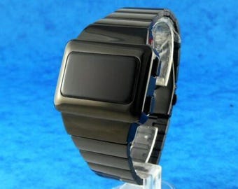 Time-shop.nl Retro LED-horloge - Zwart - Hommage aan de jaren 70 vintage Digitale LED LCD Space Age Futuristische horloges 12