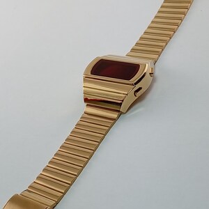 Time-shop-uk Retro LED watch - Gold - Homage to the 1970s vintage Digital LED LCD Space Age Futuristic watches 29 image 5