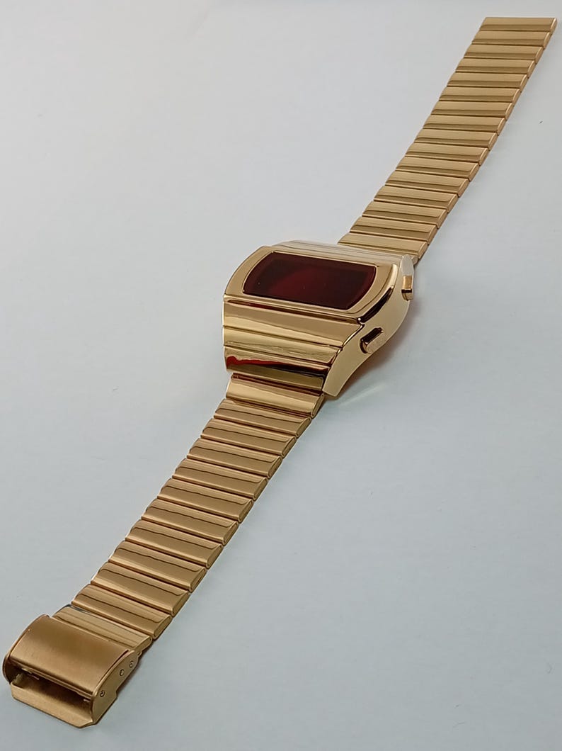 Time-shop-uk Retro LED watch - Gold - Homage to the 1970s vintage Digital LED LCD Space Age Futuristic watches 29 image 5
