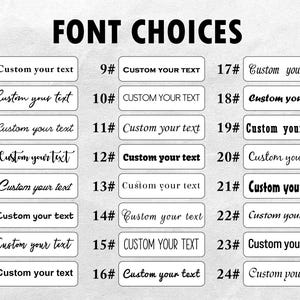 K&ouml;nnte beinhalten: Eine Tabelle mit 24 verschiedenen Schriftarten zur Anpassung von Text. Jede Schriftart wird mit dem Text "Custom your text" und einer Nummer von 1 bis 24 angezeigt.