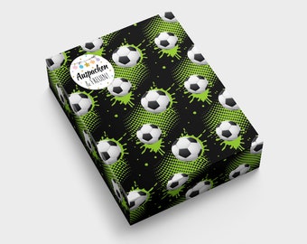 Geschenkpapier Fussball Kindermotiv für kleine Geschenke für Kindergeburtstag Weihnachten (A3-Format incl. Aufkleber und Verschlusspunkte)