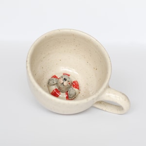 Handgemachte Keramiktasse mit Tieren - verschiede Figuren
