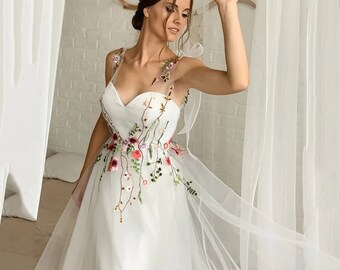 Wedding Dress Embroidered Floral Colorful Sweetheart Backless Bridal Gown Lace Up Fairy Bohemian Wedding Party Gown Bride Bridal Wedding