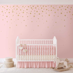 Pack de stickers muraux étoiles dorées - stickers muraux peler et coller des confettis, décor de chambre d'enfant, art mural de chambre d'enfant, stickers muraux étoiles métalliques
