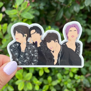Pegatina de línea vocal con hoyuelos de BTS - Taehyung V Jungkook Jimin Seokjin Jin 5.º cumpleaños, vinilo impermeable, funda para portátil, botella de agua y teléfono KPOP imagen 3