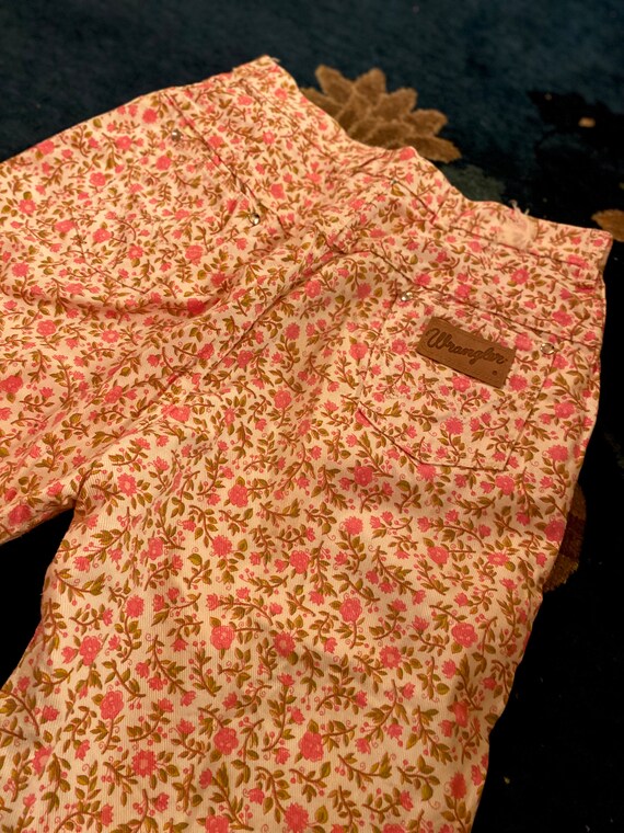 Vintage Ladies Wrangler Long Shorts Pink Floral 1… - image 3