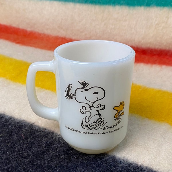 Mug vintage rare Fire King Snoopy Peanuts, verrerie milieu du siècle des années 1970