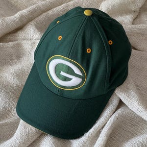 Green Bay Packers vintage NFL hat 90s embroidered baseball cap green OSFA oldschool Made in Macau