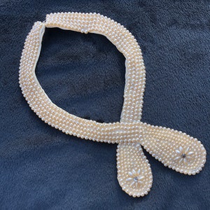 Beaded pearl collar