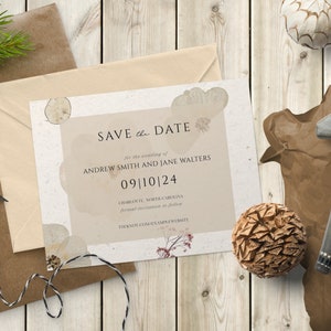 Pode incluir: Cartão de guardar a data com um design floral e o texto "SAVE the DATE" para o casamento de Andrew Smith e Jane Walters, 09/10/24, Charlotte, Carolina do Norte, convite formal a seguir, theknot.com/examplewebsite.