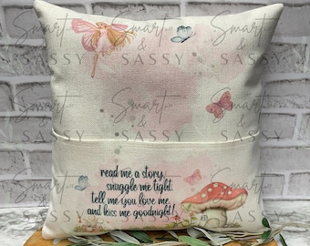Oreiller de livre avec poche, Design numérique PNG, Lis-moi une histoire fées PNG Design, citations d'amoureux des livres, conception de sublimation, conception d'oreiller de poche