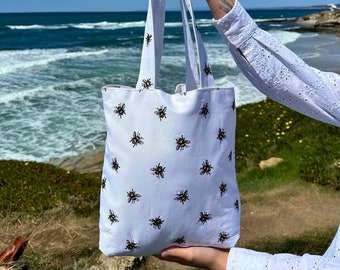 Summer bag. Bee print. shopping bag. beach bah market bag, reusable bag