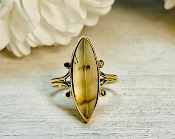 Dendritic Agate Gold 9K Knife Edge Scrollwork Split Shoulder Ring Size 5 1/2
