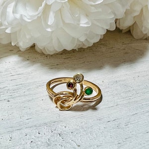 Vintage 18K Emerald, Ruby, Diamond Flower Ring Size 5 1/4